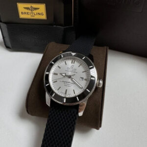 Breitling Superocean - Preto/Branco
